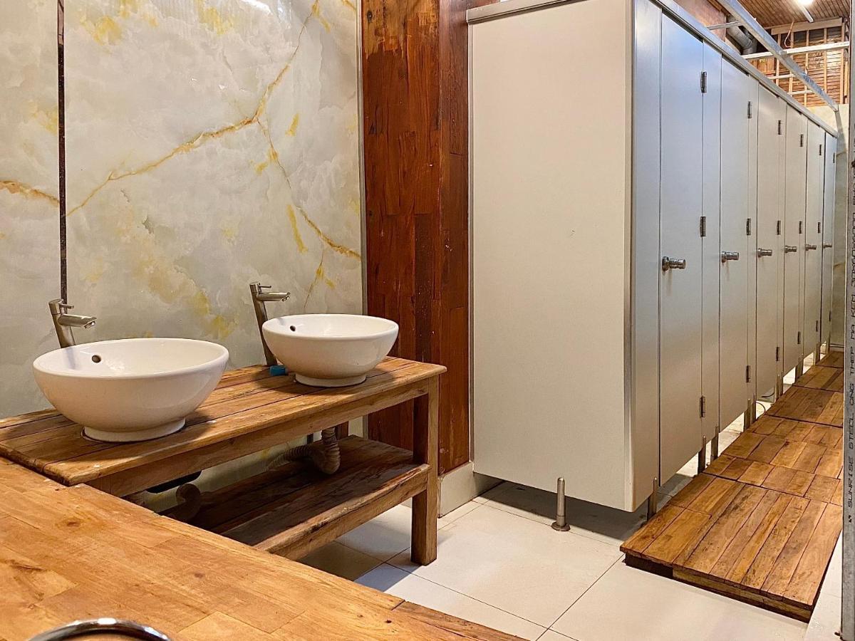 The Gk House Hostel, Ecolliving, Central City, Natural Wooden, Chill View Rooftop, Restaurant And Cocktail Bar 胡志明市 外观 照片