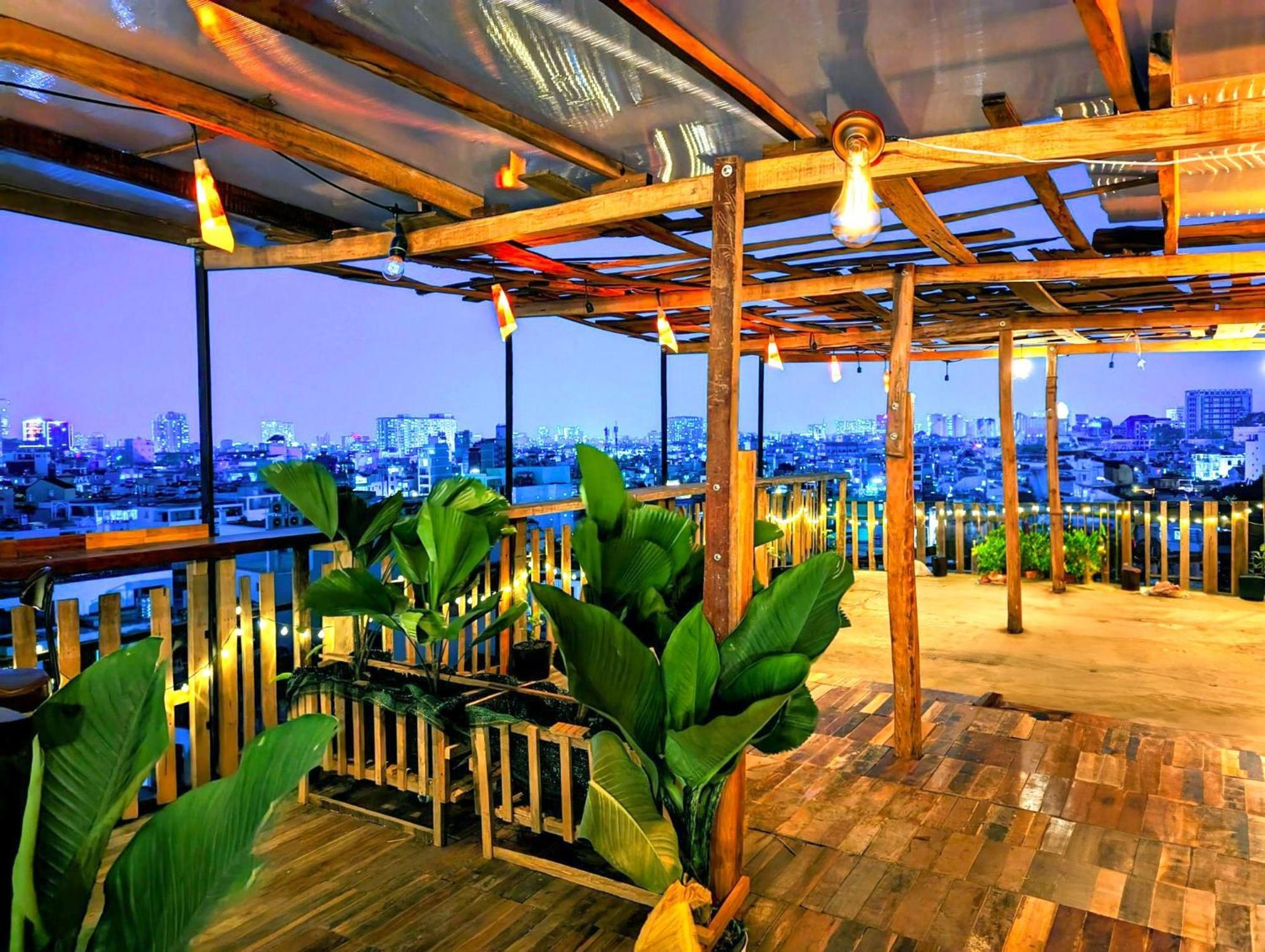 The Gk House Hostel, Ecolliving, Central City, Natural Wooden, Chill View Rooftop, Restaurant And Cocktail Bar 胡志明市 外观 照片